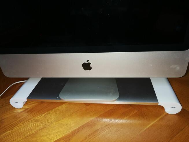 Podstawka półka organizer gniazda usb oswietlenie do apple