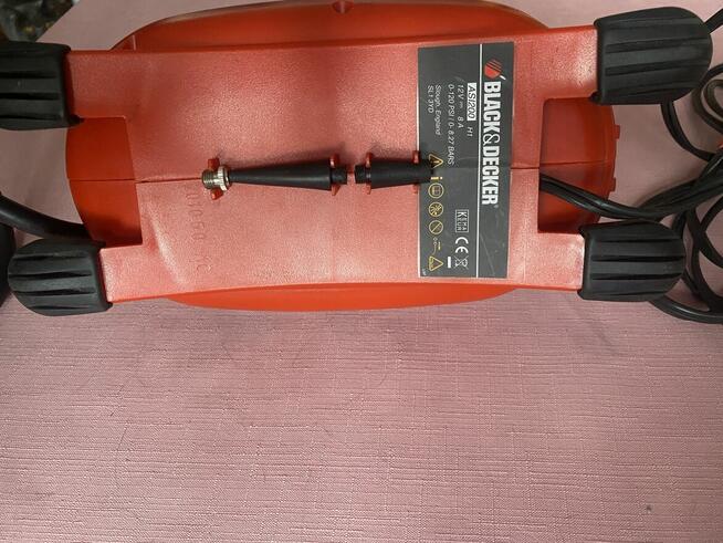 Kompresor samochodowy Black & Decker ASI200
