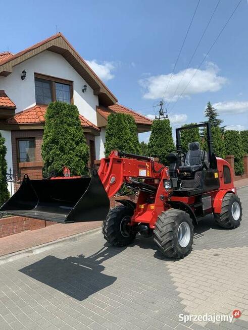 ŁADOWARKA TELESKOPOWA HORNET HMA808T – KOMPAKTOWA