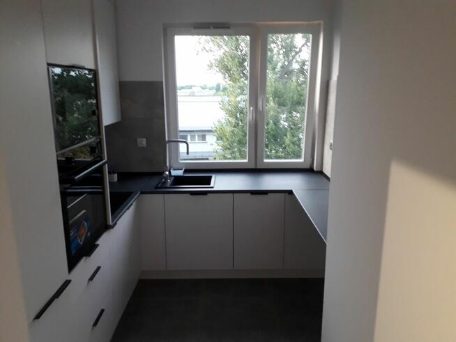 Super lokaliza/ Balkon/ 2 oddzielne pokoje/ Nowe/ MP