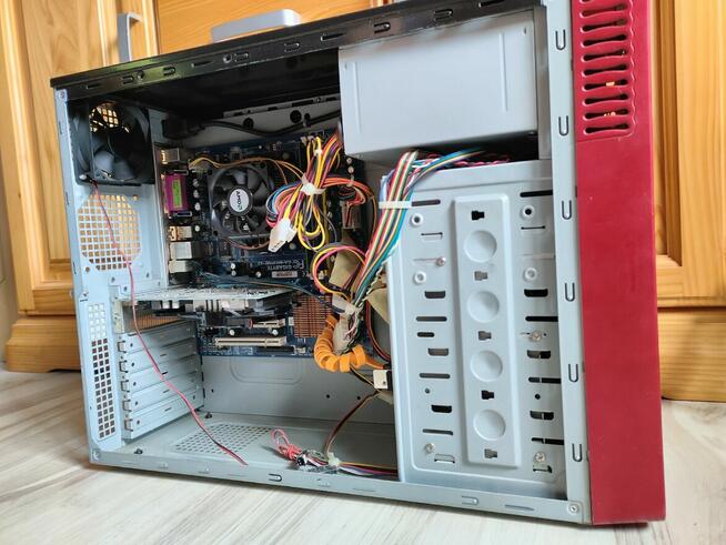 Gigabyte GA-M61PME/AMD Athlon 64 X2/Radeon HD 6670/4GB/750GB