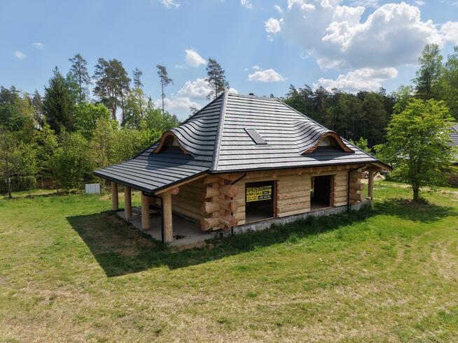 Wyjątkowy dom z bala świerkowego nad jeziorem