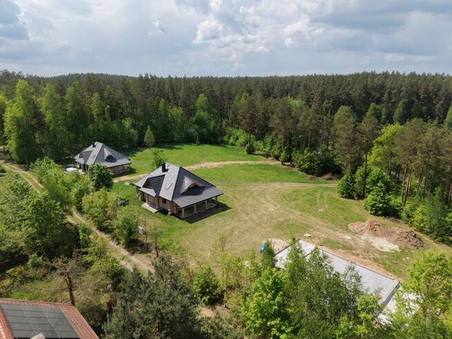 Wyjątkowy dom z bala świerkowego nad jeziorem