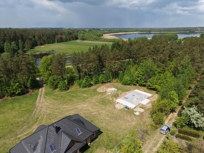 Wyjątkowy dom z bala świerkowego nad jeziorem