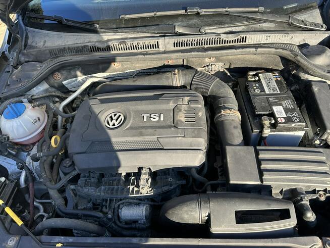 Volkswagen Jetta Mocna benzyna, automat ,nawigacja, światła dzienne, Isofix, USB, Aux