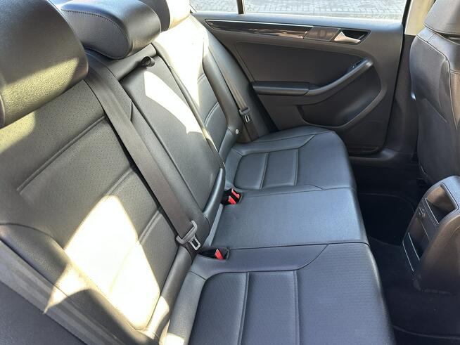 Volkswagen Jetta Mocna benzyna, automat ,nawigacja, światła dzienne, Isofix, USB, Aux