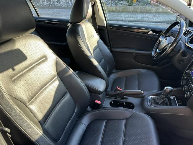 Volkswagen Jetta Mocna benzyna, automat ,nawigacja, światła dzienne, Isofix, USB, Aux