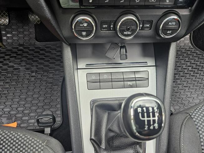 Škoda Octavia 1 właściciel / Klimatronic x 2 / Nawigacja / Czujniki przód + tył