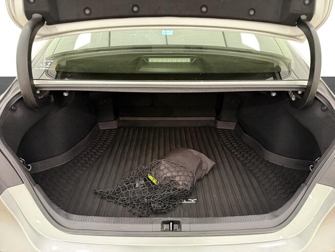 Toyota Camry 2.5 Hybrid Comfort CVT Sedan