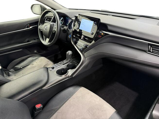 Toyota Camry 2.5 Hybrid Comfort CVT Sedan