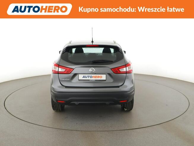 Nissan Qashqai klima auto navi grzane fotele kamera i czujniki parkowania