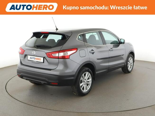Nissan Qashqai klima auto navi grzane fotele kamera i czujniki parkowania