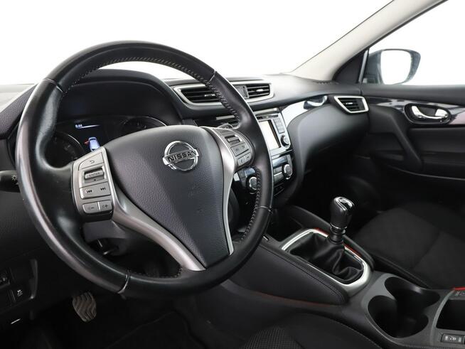 Nissan Qashqai klima auto navi grzane fotele kamera i czujniki parkowania
