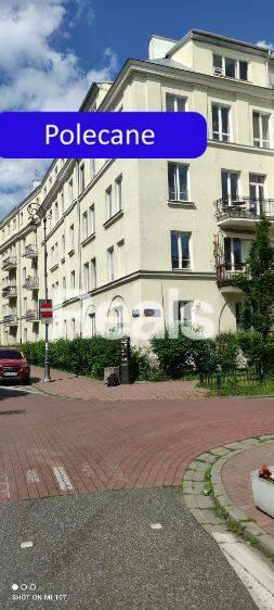 Kamienica w ścisłym centrum Warszawy.
