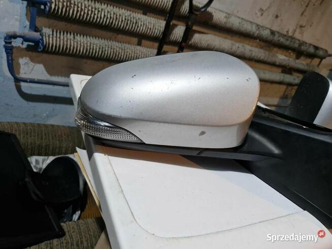 Toyota Yaris III Lusterka lampy i inne
