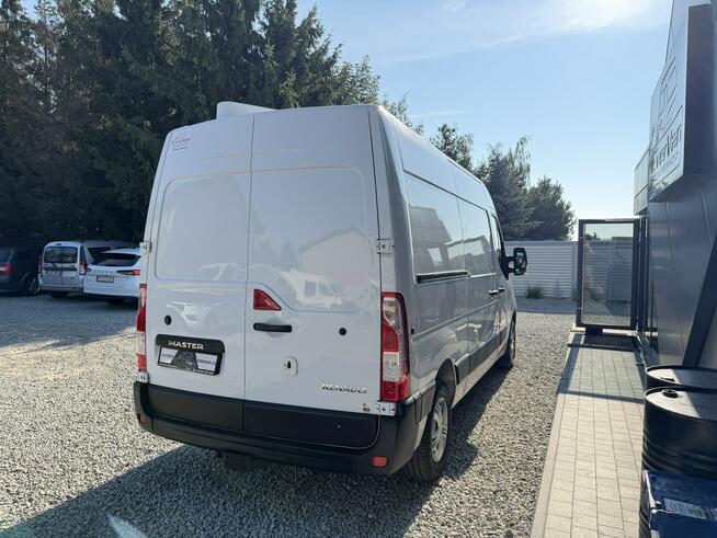 Renault Master średniak L2H2 3 osobowy blaszak pełna opcja regały 130KM