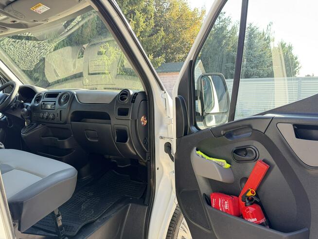 Renault Master średniak L2H2 3 osobowy blaszak pełna opcja regały 130KM