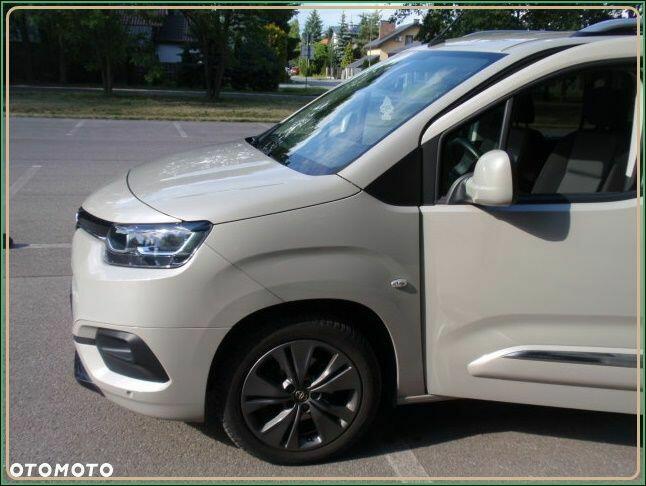 Toyota Proace City Verso 1.2 D-4T Family