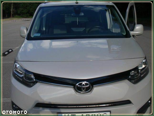 Toyota Proace City Verso 1.2 D-4T Family