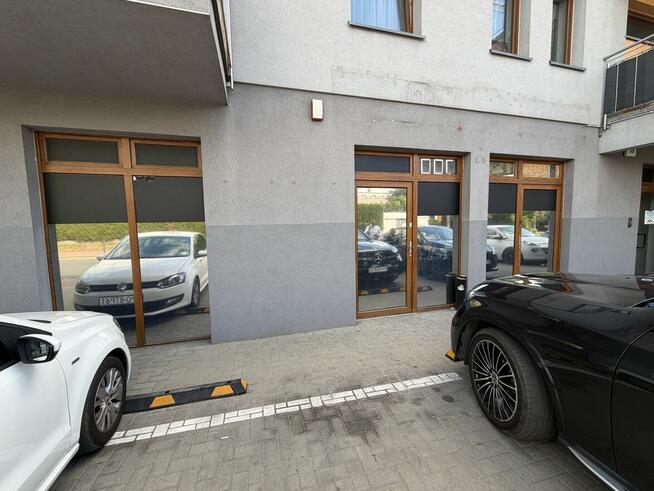 Złotowska, lokal 100 metrów, duże witryny, bez czynszu