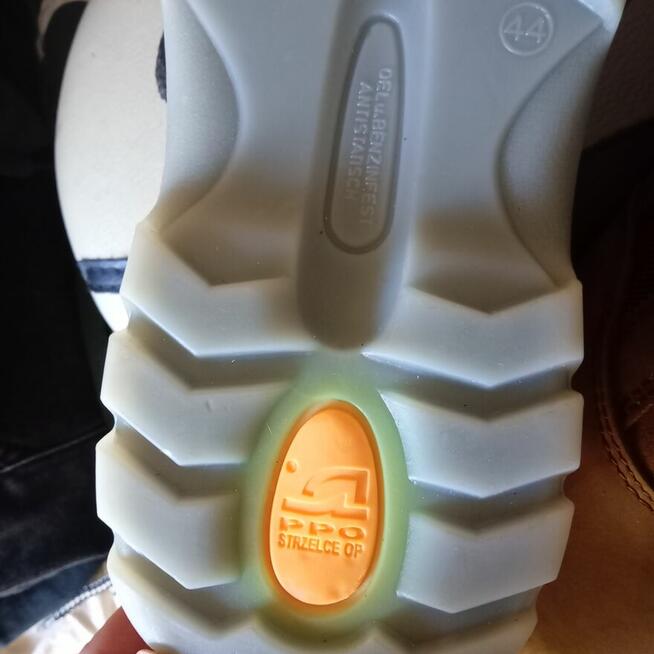 Sprzedam buty robocze 3 pary rozmiar 44 jedna 45