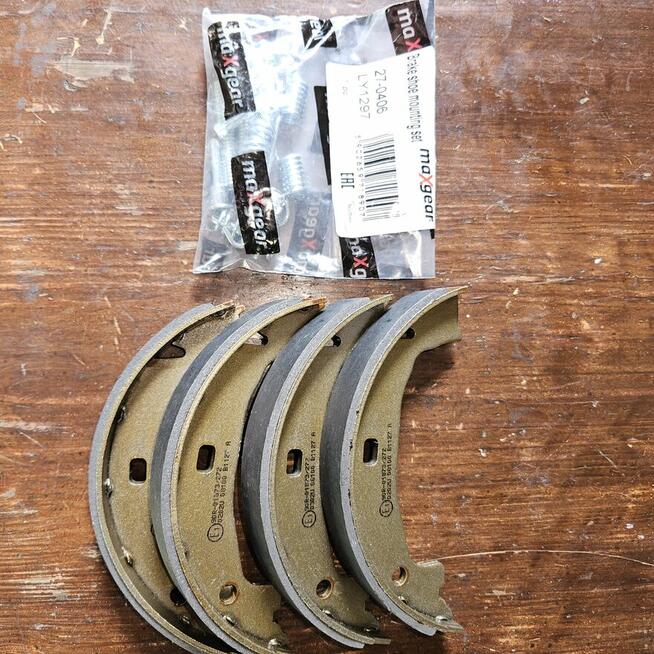 Szczęki hamulca ręcznego Brembo S 06 510 + sprężyny BMW E90