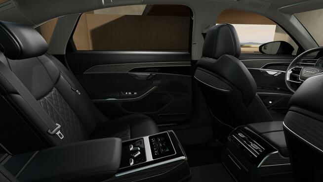 Audi A8 Lang_OśSkrętna_Masaże_Wentylacja_HeadUp_Panorama_B&O_Webasto_Dociągi_