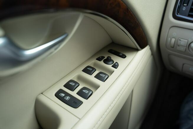 Volvo XC 70 3.2 AWD | 6 cylindrów | Jasna skóra | Szyberdach | Keyless |FV 23%