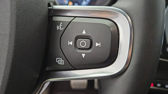 Volvo XC 40 T5 Plug-In Hybrid R-Design aut ! Z Polskiego Salonu ! Faktura VAT !