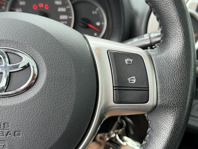 Toyota Yaris 1.33i 99KM Soll/Nawigacja/Kamera cofania/Dach Panoramiczny/SalonPL/Alu