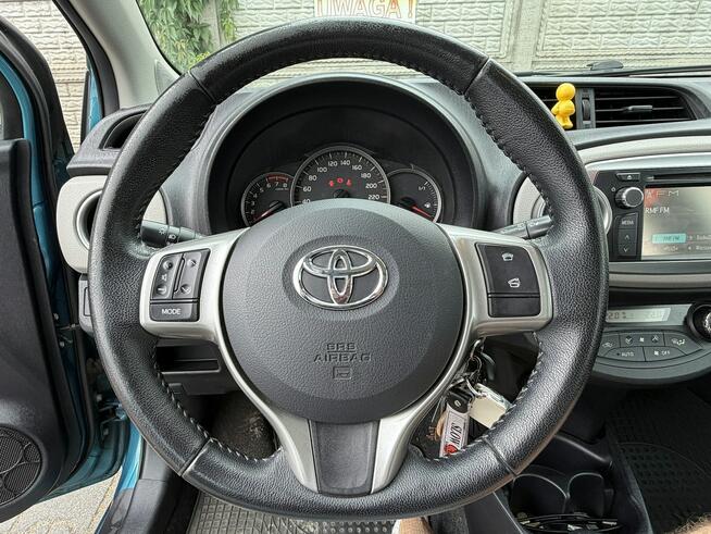 Toyota Yaris 1.33i 99KM Soll/Nawigacja/Kamera cofania/Dach Panoramiczny/SalonPL/Alu