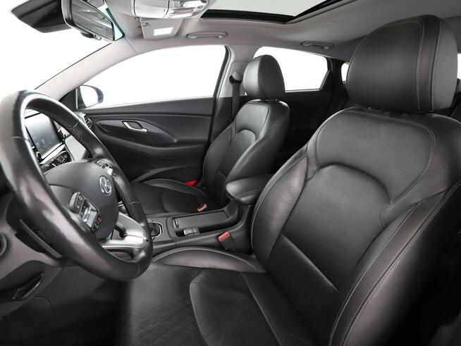 Hyundai i30 automat 140KM panorama skóra navi kamera hak grzane+wentyl. fotele tem