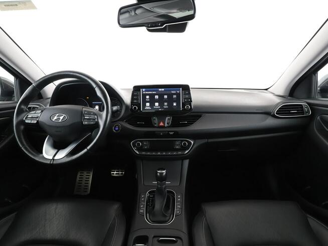 Hyundai i30 automat 140KM panorama skóra navi kamera hak grzane+wentyl. fotele tem