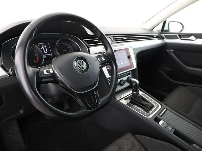Volkswagen Passat Variant R-Line DSG navi klima auto grzane fotele kamera i czujnii parkowania