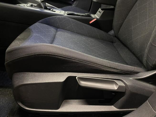 Volkswagen Golf Life 1.5TSI 130KM M6 2021 r., salon PL, przebieg tylko 51tys.km