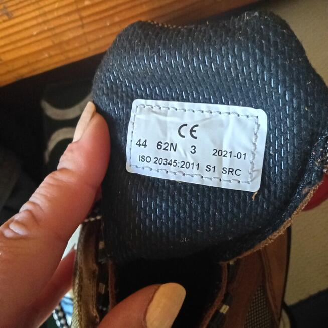 Sprzedam buty robocze 3 pary rozmiar 44 jedna 45