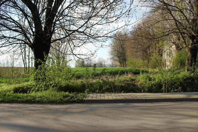 Działka budowlana 40 ar z WZ + rentowny budynek Hulcze