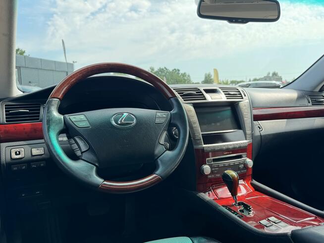 Lexus LS, 2010