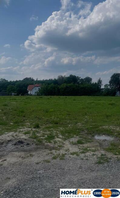 Działka 2323 m² pod dom i usługi.