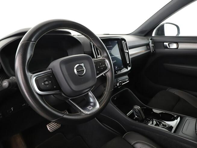 Volvo XC 40 R-Design automat 150KM 4x4 navi kamera hak LED panorama