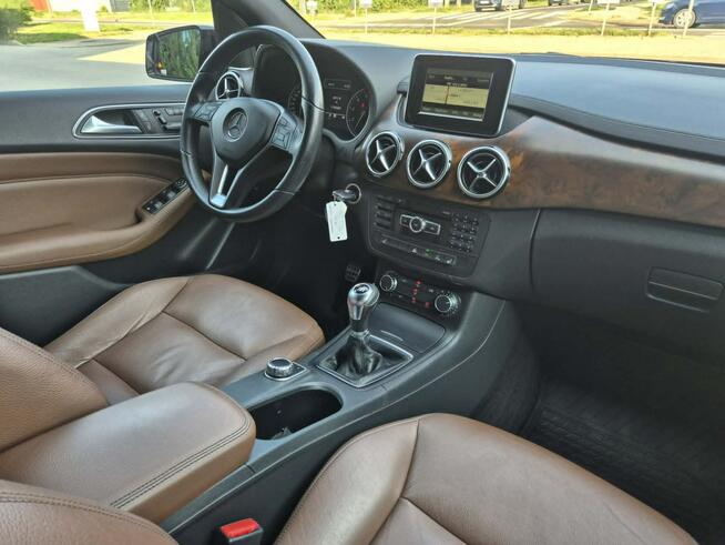 Mercedes B 200 brązowe skóry/ Harman Kardon/el. + pamięć foteli/ SERWIS