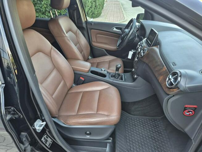 Mercedes B 200 brązowe skóry/ Harman Kardon/el. + pamięć foteli/ SERWIS
