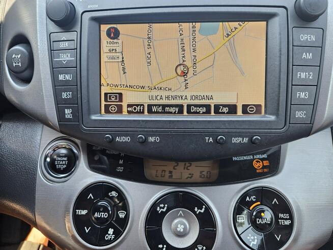 Toyota RAV-4 Klima / Nawigacja / Skóra / Podgrzewane fotele / Kamera cofania / 4x4