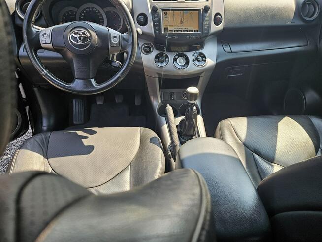 Toyota RAV-4 Klima / Nawigacja / Skóra / Podgrzewane fotele / Kamera cofania / 4x4