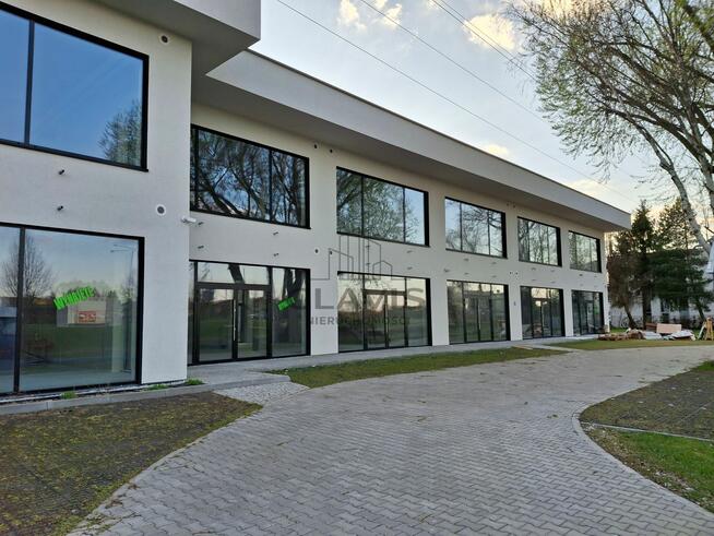 Nowoczesne lokale usługowe 140–420 m² przy głównej ulicy