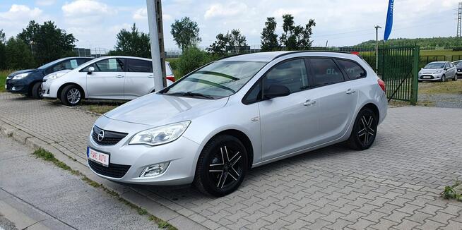 Opel Astra Oryginalny lakier/6 biegów/Światła jazdy dziennej/Alufelgi/Tempomat