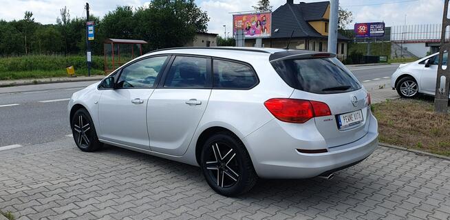 Opel Astra Oryginalny lakier/6 biegów/Światła jazdy dziennej/Alufelgi/Tempomat