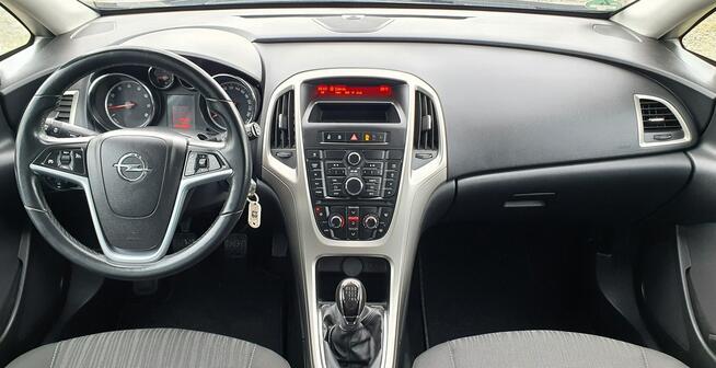 Opel Astra Oryginalny lakier/6 biegów/Światła jazdy dziennej/Alufelgi/Tempomat
