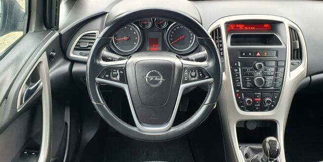 Opel Astra Oryginalny lakier/6 biegów/Światła jazdy dziennej/Alufelgi/Tempomat