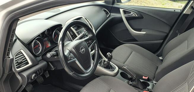 Opel Astra Oryginalny lakier/6 biegów/Światła jazdy dziennej/Alufelgi/Tempomat